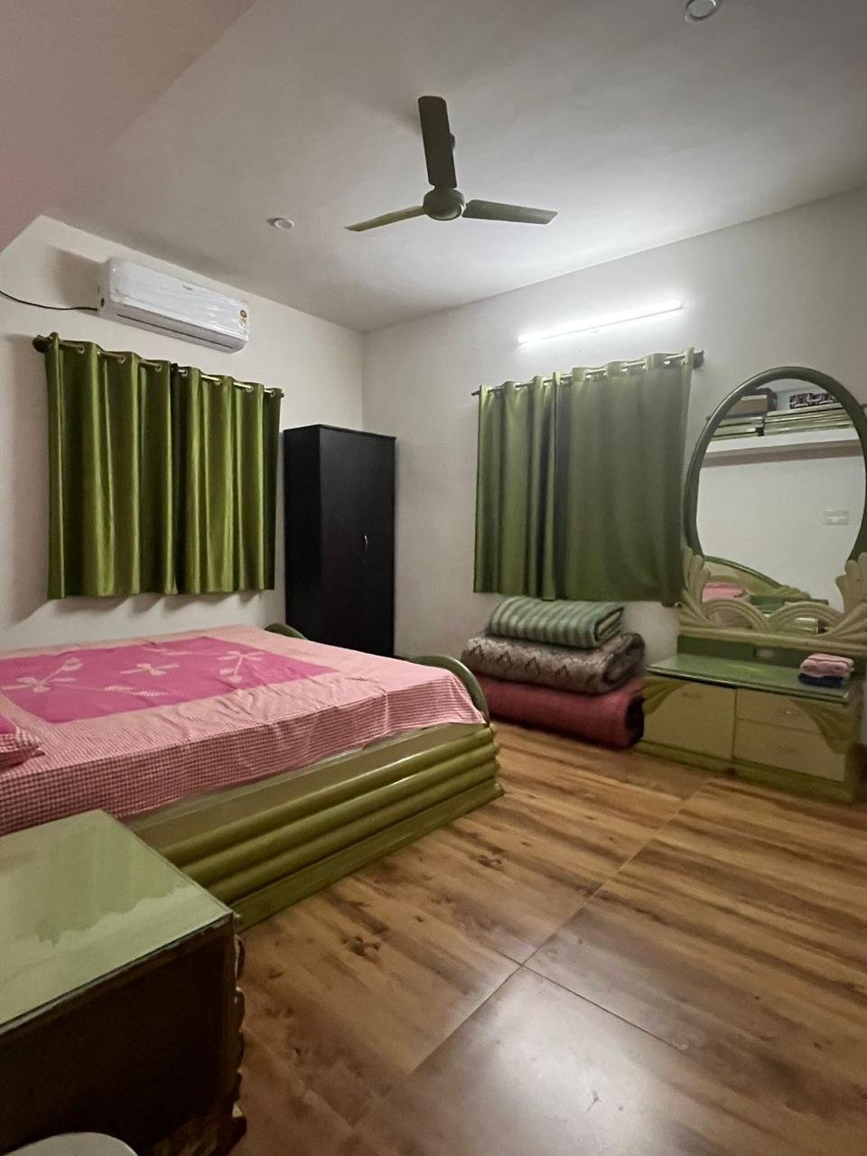 Valley View Farm Luxury AC Bedroom - Farm Stay in Bannerghatta Road